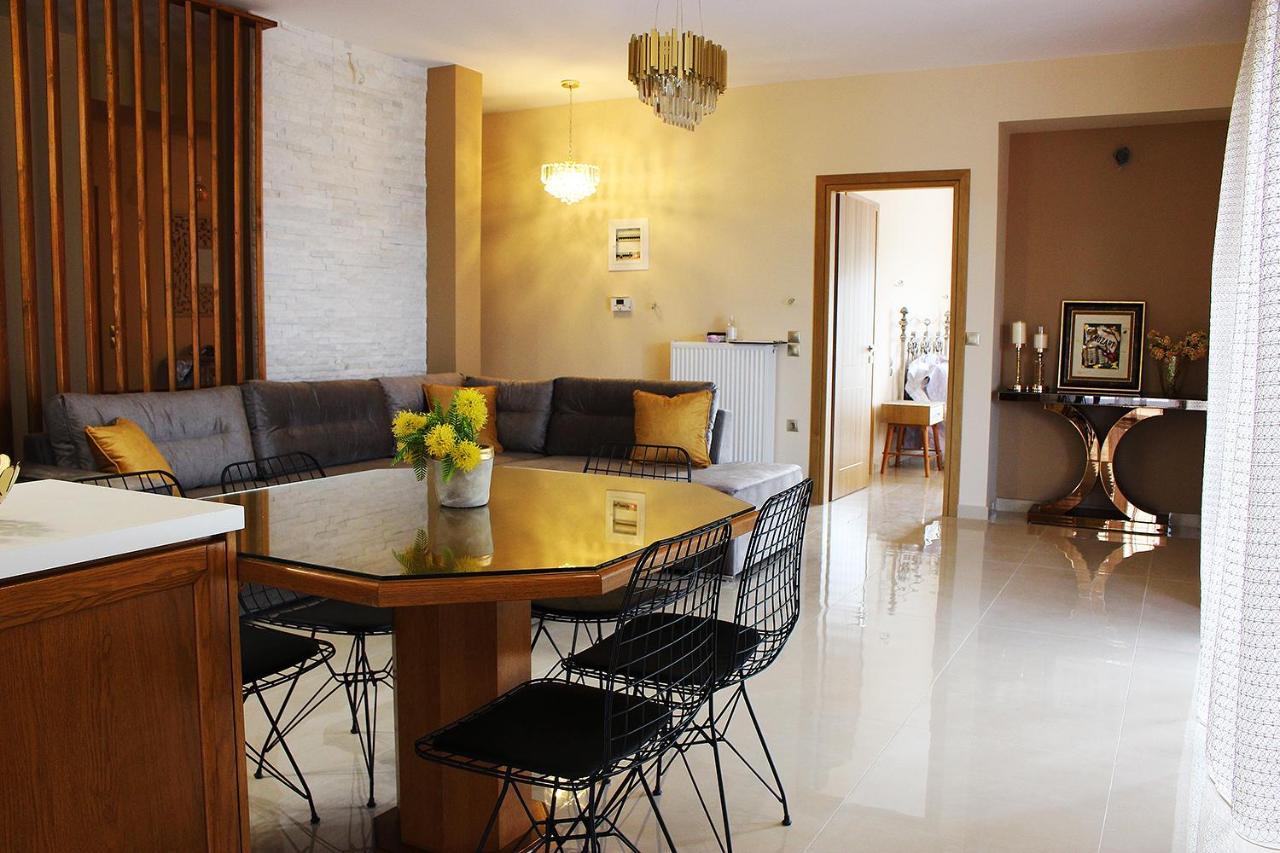 Elegant View - - 3bd Apartment *